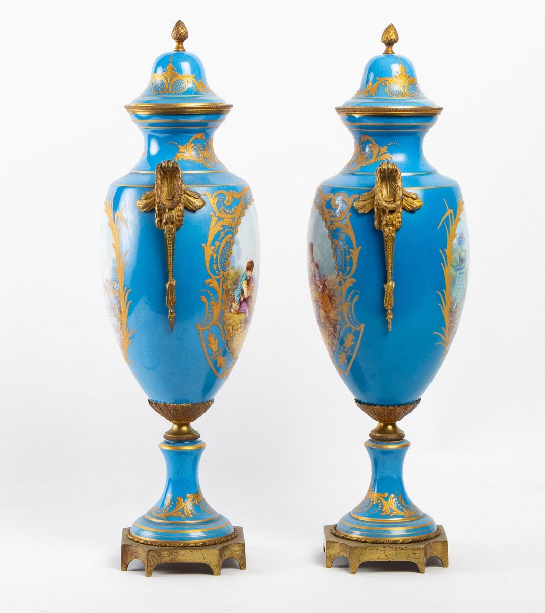 Un Paire De Vases En Porcelaine De Syle Sèvres Fin XIXème -photo-1