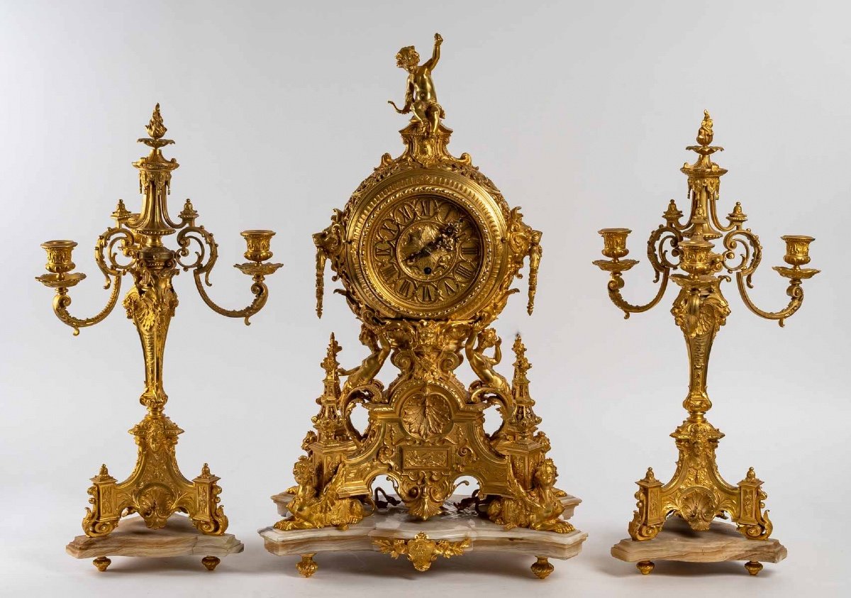 Une Garniture De Cheminée En Bronze Doré  XIXème Siècle