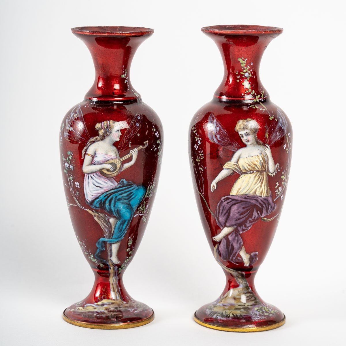 Une Paire De Vases Miniatures En émail Rouge Fin XIXème Siècle 