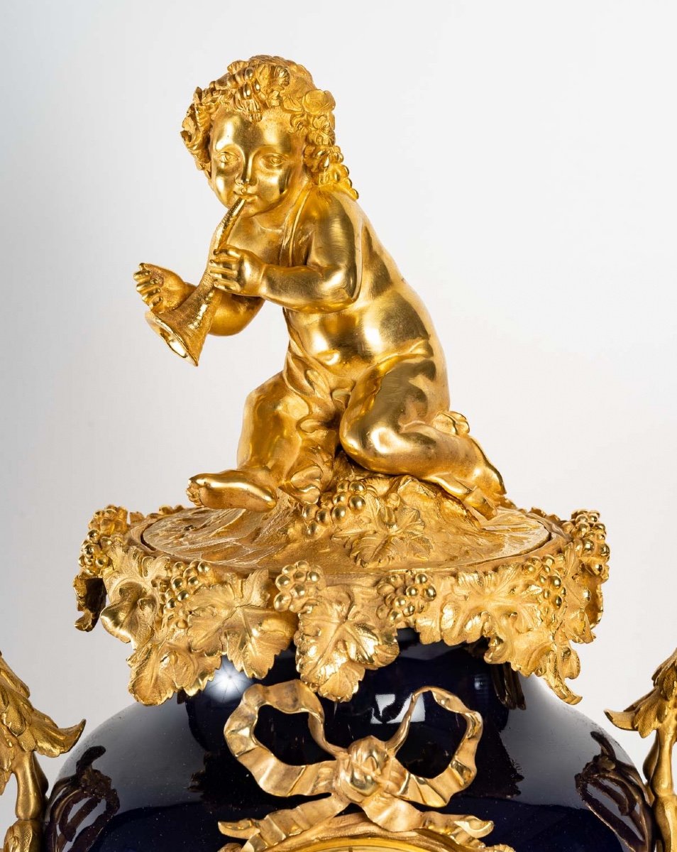 Une Pendule En Porcelaine Et Bronze Doré Fin XIXème Siècle-photo-2
