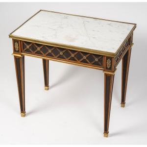 Une Table Basse De Style Louis XVI, époque Début XXème Siècle 