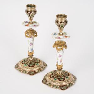 Une Paire De Bougeoirs En Bronze Cloisonnées Et Porcelaine Fin XIXè Siècle 