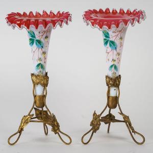 Une Paire De  vases de forme Cornets En Opaline Fin XIXème Siècle 