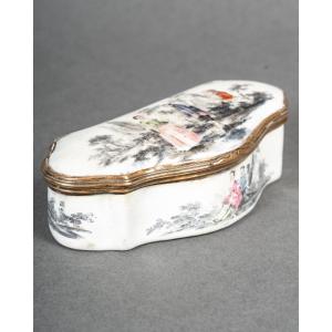 Un coffret à bijoux en émail, fin XIXème siècle 