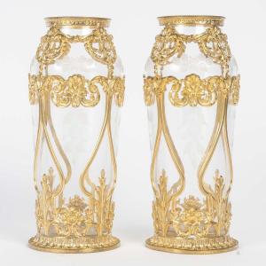 Une paire de vases en cristal gravé et bronze doré, époque XIXème siècle