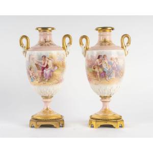 Paire de vases en porcelaine polychrome à décor peint à la main, style Sèvres – Fin XIXᵉ siècle