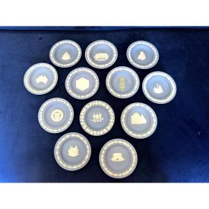 12 Coupes Commémorative Wedgwood Jasperware – Made in England