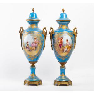 Un Paire De Vases En Porcelaine De Syle Sèvres Fin XIXème 