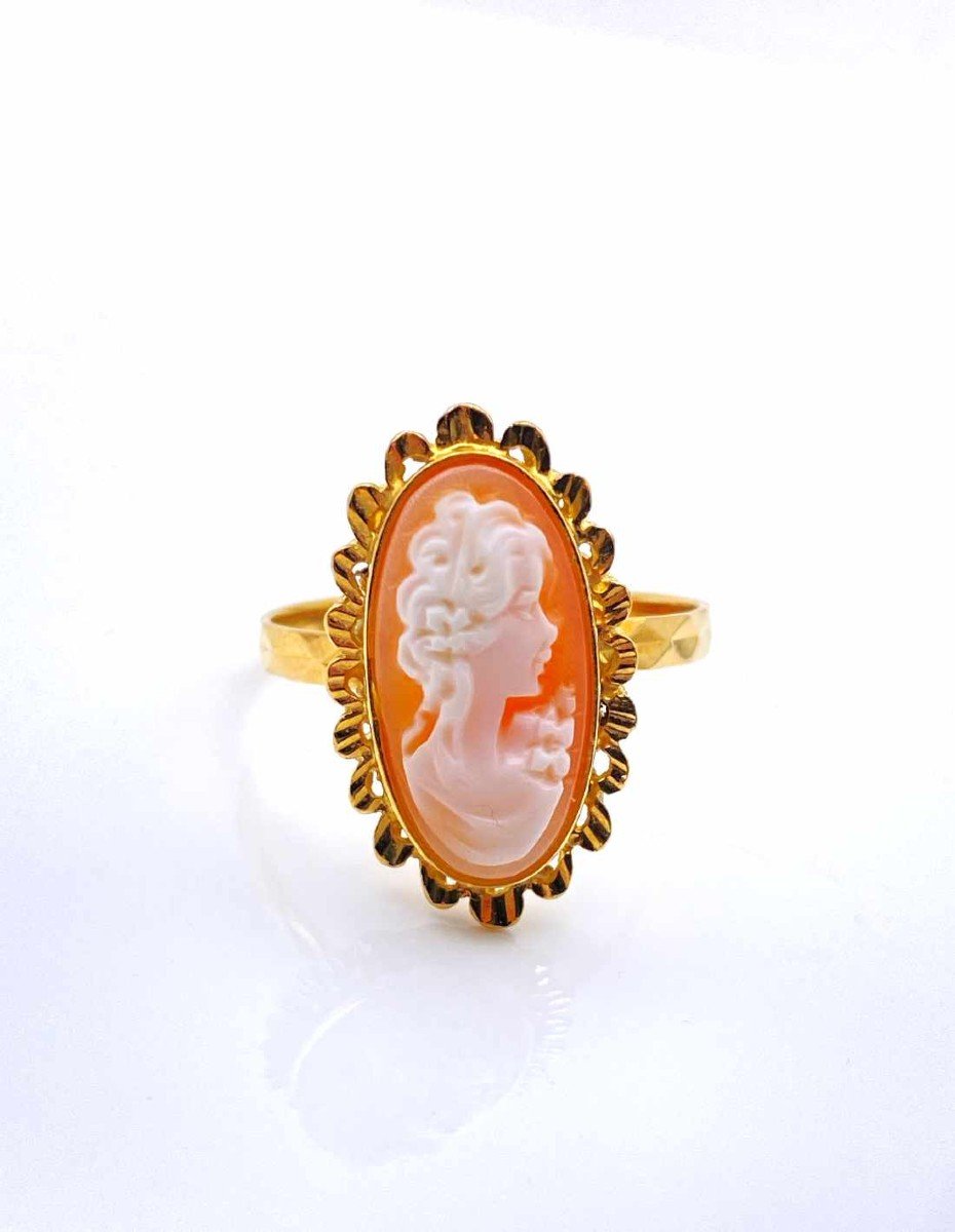 Vintage Yellow Gold & Cameo Ring