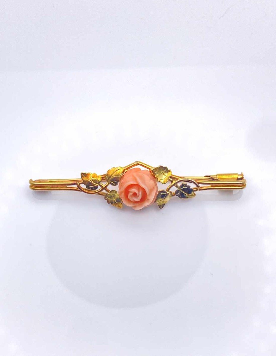 Art Nouveau Yellow Gold & Coral Brooch