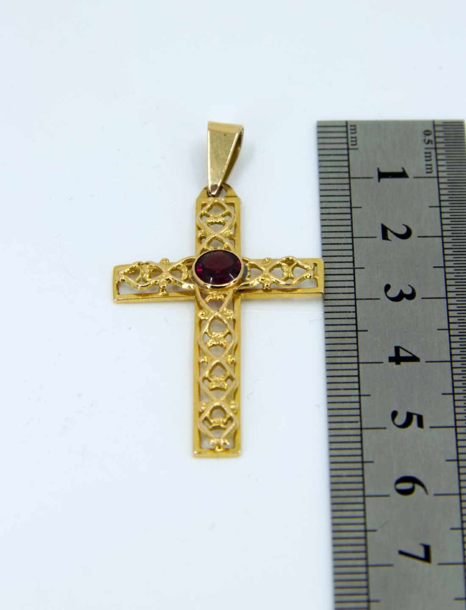 Vintage Crucifix Pendant In Yellow Gold & Garnet-photo-3