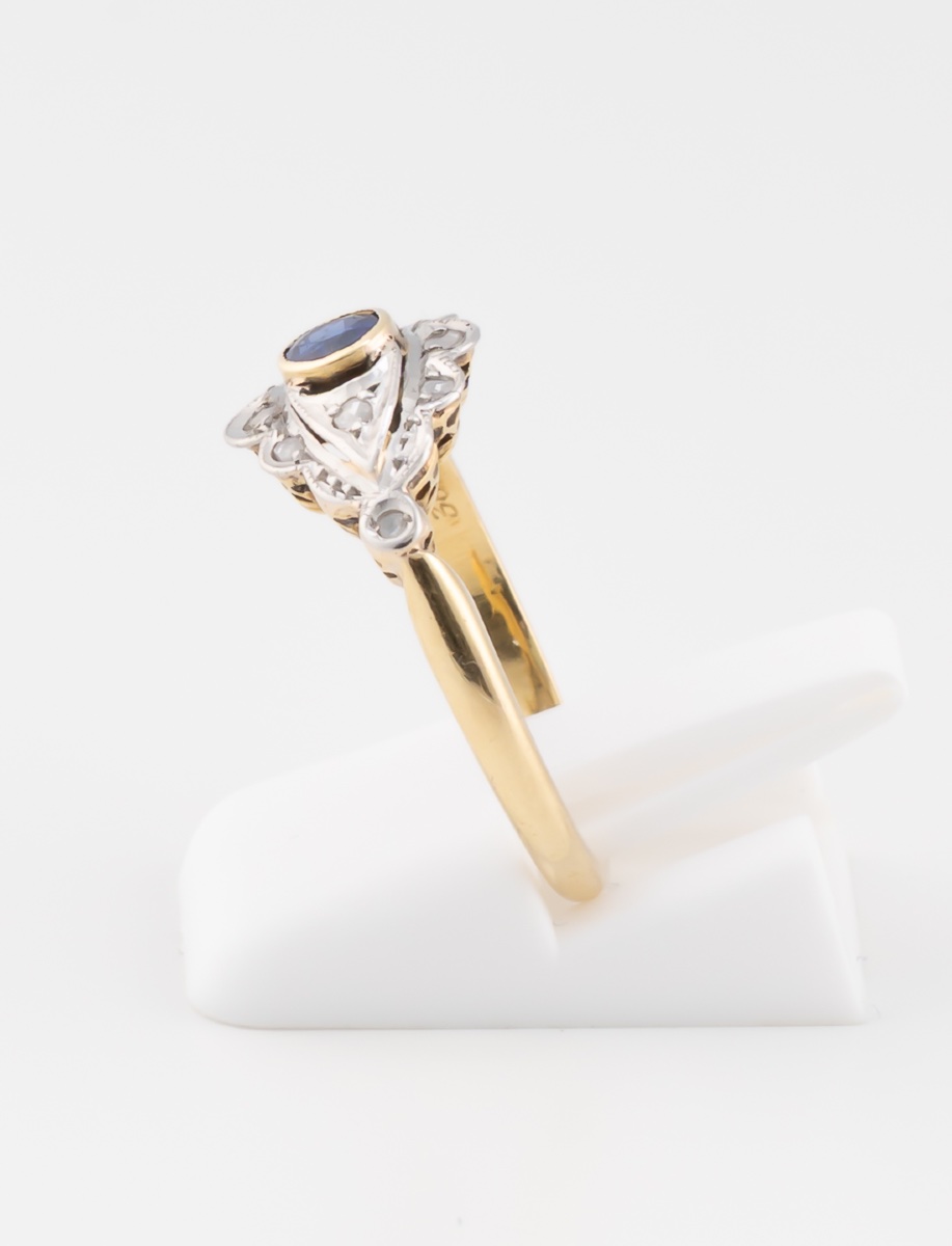 Antique Ring In Gold, Platinum, Sapphire, And Diamonds-photo-1