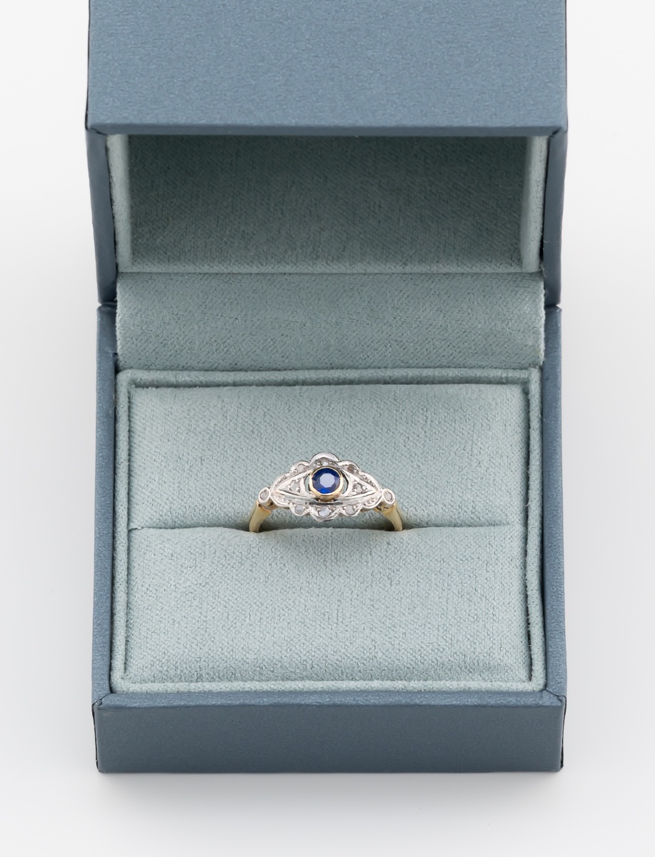 Antique Ring In Gold, Platinum, Sapphire, And Diamonds-photo-2