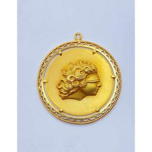 Pendentif Or Jaune Figurant La Justice Ou l'Amour