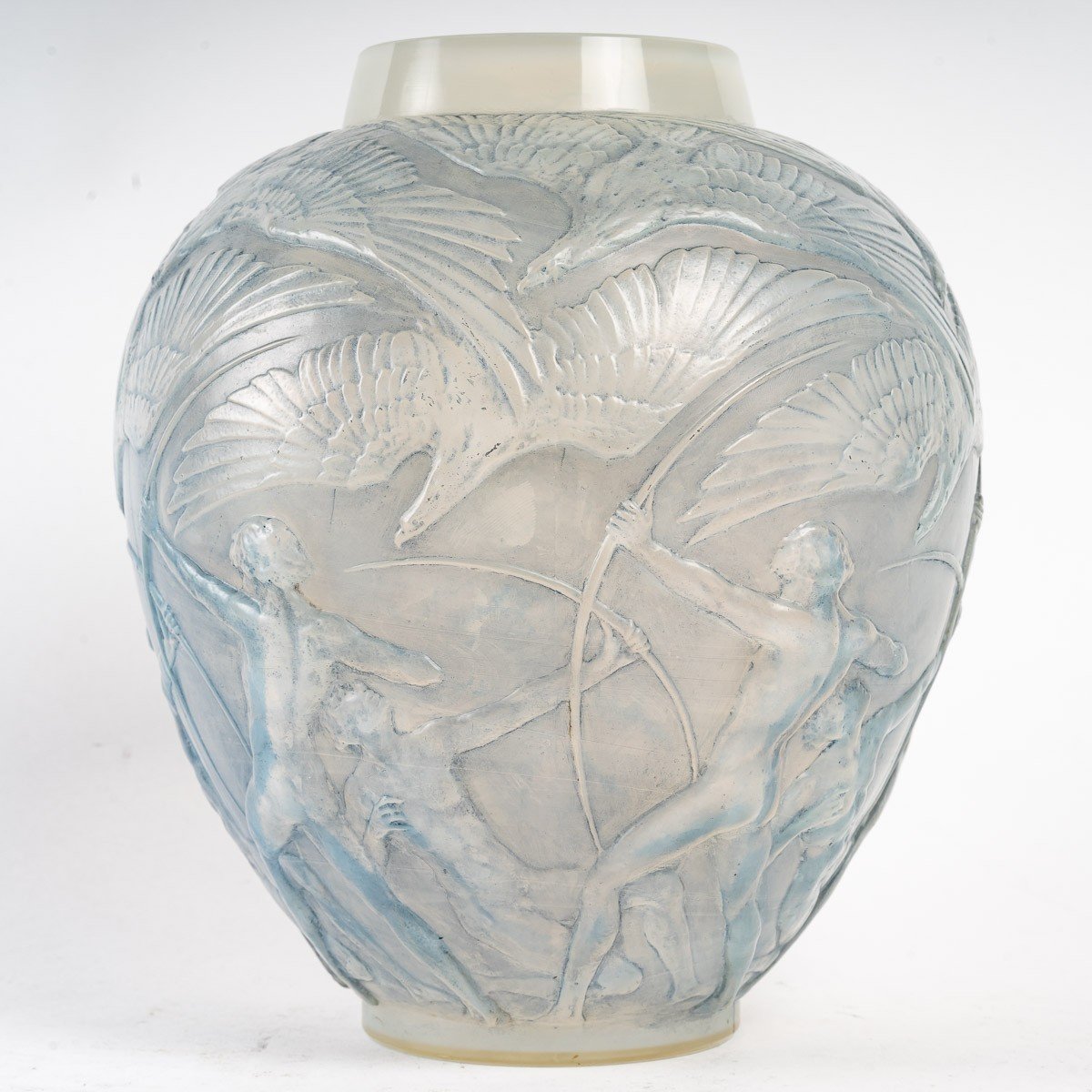 René LALIQUE : Vase "ARCHERS" Opalescent-photo-2