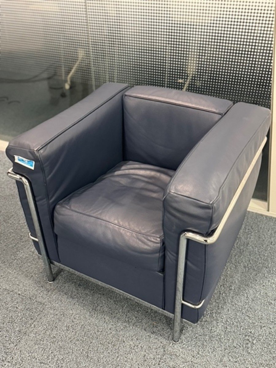 Le Corbusier Pour Cassina: Lc2 Fauteuil " Paire De Fauteuils"-photo-2