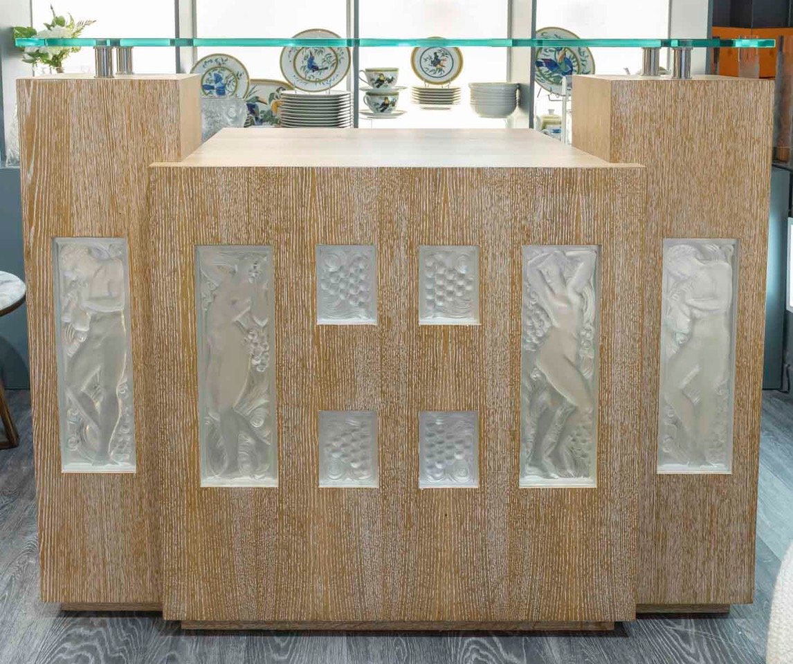 Bar D 'appartement Made Of Lalique Decorative Panels And Ceruse Oak -photo-2