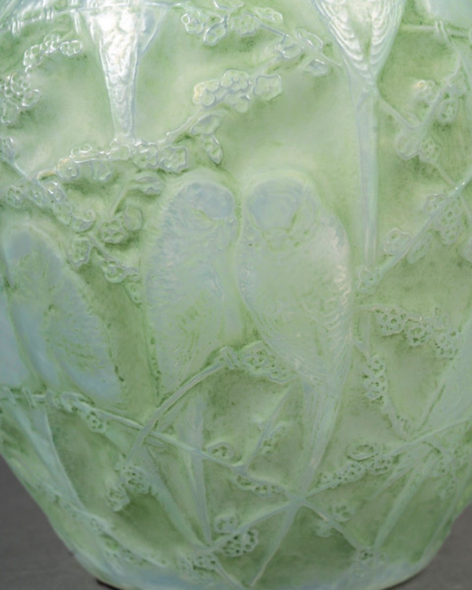 1919 - René Lalique: “parakeets” Opalescent Vase -photo-1