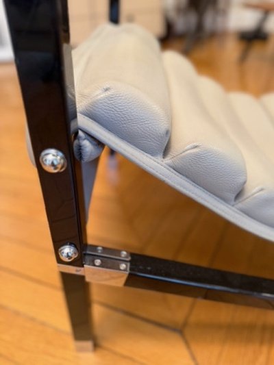 Eileen GRAY & ECART INTERNATIONAL (éditeur)   Paire de fauteuils « Transat », modèle original c-photo-1