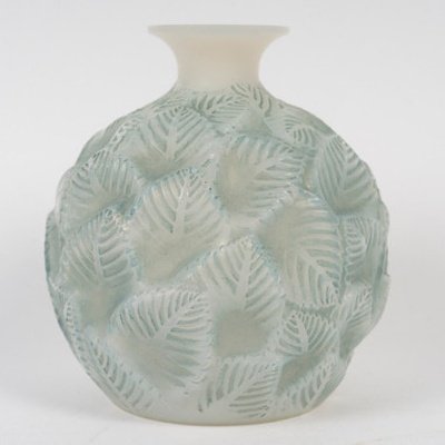 1926 René Lalique – “Ormeaux” Opalescent Vase-photo-4