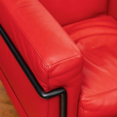 LE CORBUSIER ET PIERRE JEANNERET : Fauteuil "LC2" cuir rouge-photo-5
