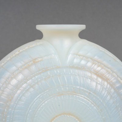 1920 – René Lalique “escargot” Opalescent Vase-photo-1