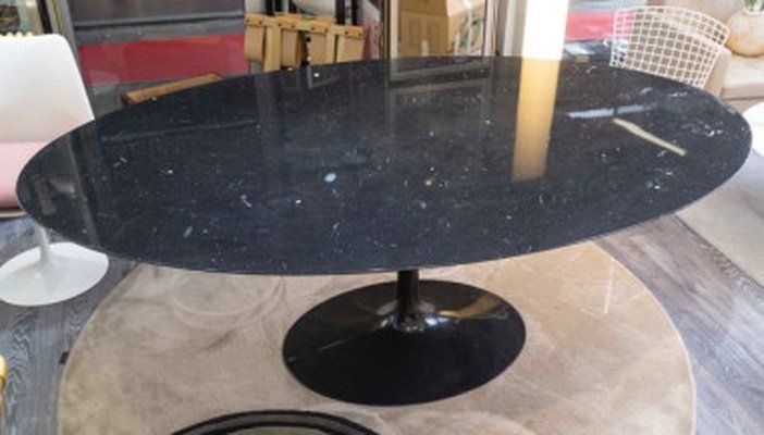Eero Saarinen & Knoll International: Table "tulipe", marbre marquina et rilsan noir-photo-3