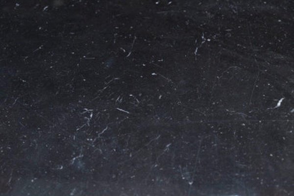 Eero Saarinen & Knoll International: Table "tulipe", marbre marquina et rilsan noir-photo-4