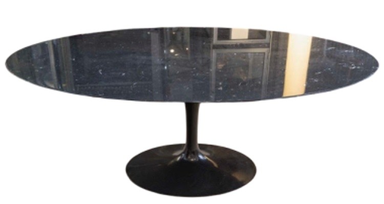 Eero Saarinen & Knoll International: Table "tulipe", marbre marquina et rilsan noir