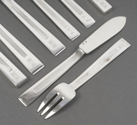 JEAN TETARD – MENAGERE DE COUVERTS 132 PIECES EN ARGENT MASSIF MODELE « TROCADERO » EPOQUE ART 