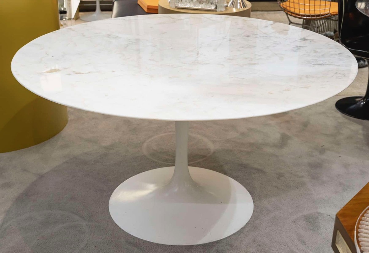 EERO SAARINEN & KNOLL INTERNATIONAL ,TABLE « TULIP » 137 CM Arabescato-photo-5