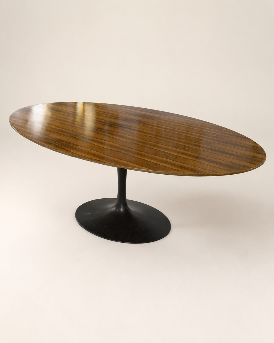Eero SAARINEN (1910-1961) pour KNOLL INTERNATIONAL. Table Ovale Modèle « Tulip », 1970