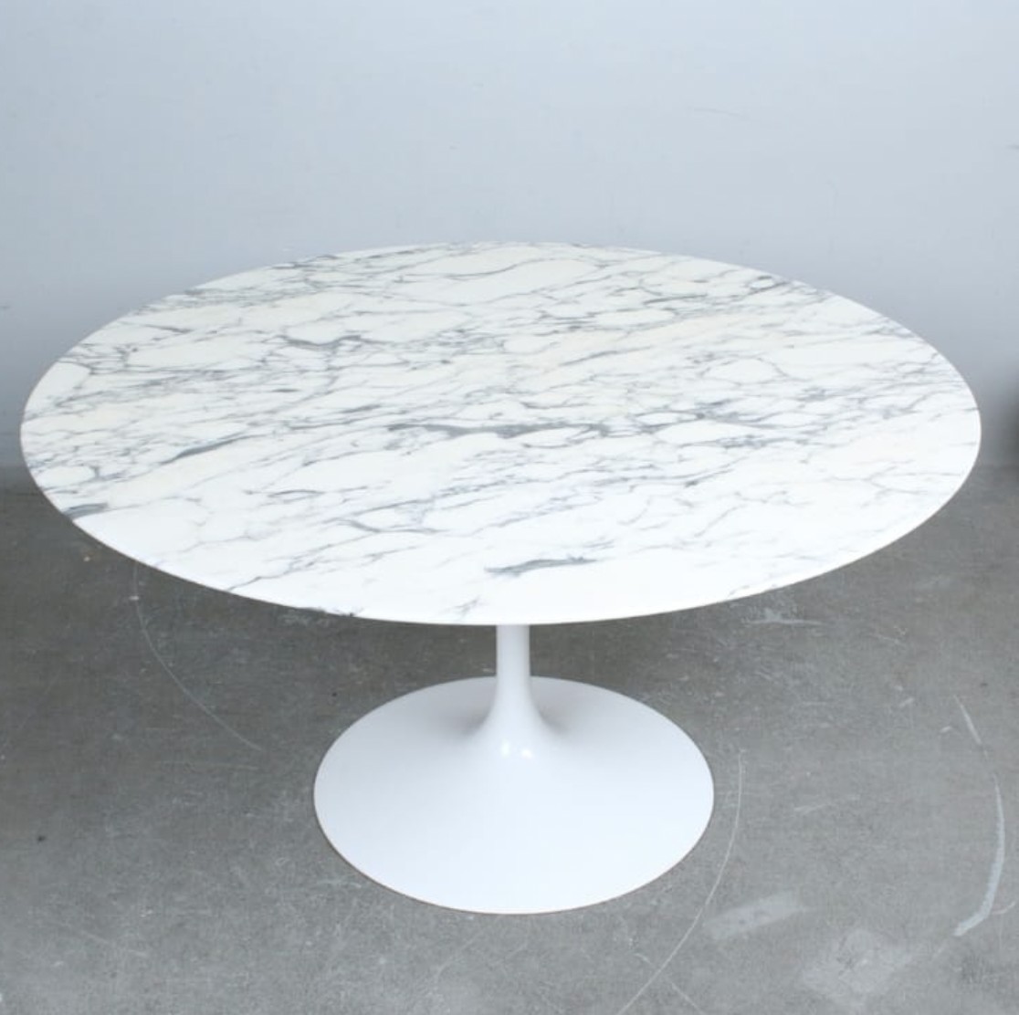 Eero Saarinen pour Knoll. Table Tulip en marbre Arabescato, circa 1990-2000.-photo-2