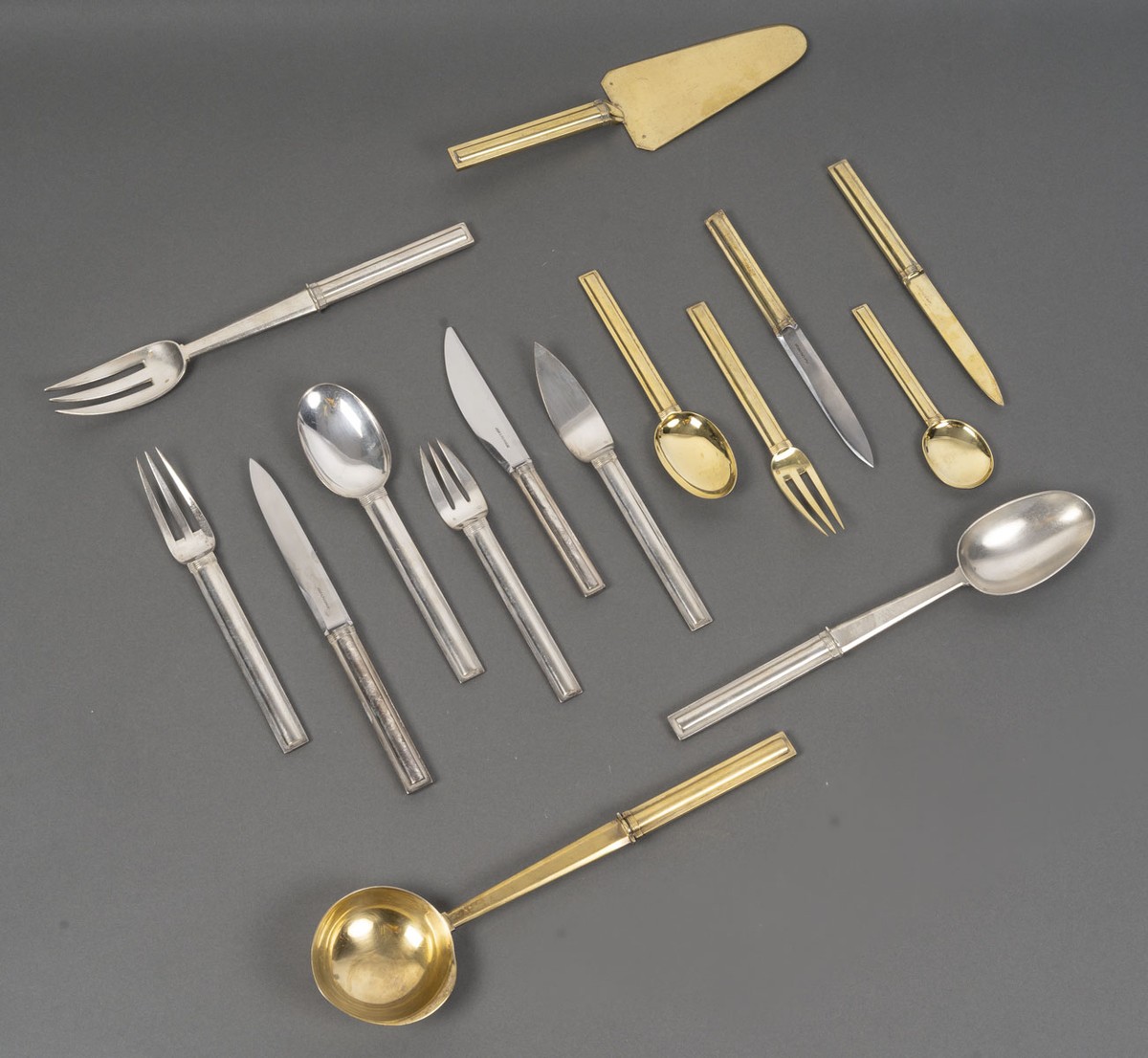 JEAN E. PUIFORCAT  MENAGERE EN ARGENT MASSIF  MODELE CANNES EPOQUE 1930 119 PIECES-photo-2