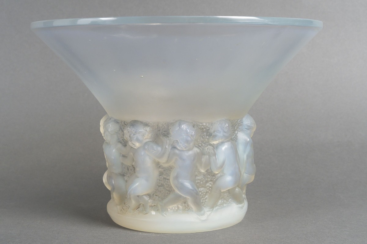1930 René Lalique - Vase "farandole" Opalescent
