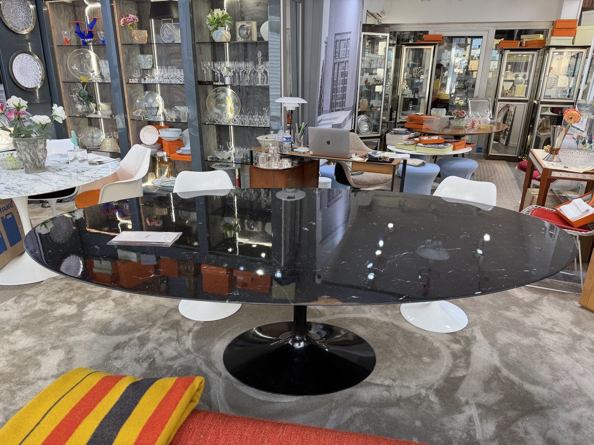 Eero SAARINEN pour KNOLL Table Ovale Modèle « Tulip » Marbre Marquina-photo-1