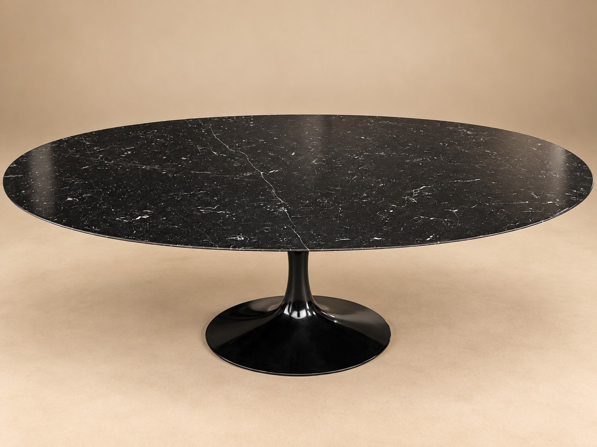 Eero SAARINEN pour KNOLL Table Ovale Modèle « Tulip » Marbre Marquina