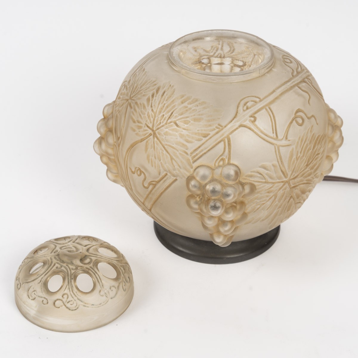 1921 - René LALIQUE , Veilleuse-Brûle parfum « Raisins ».-photo-3