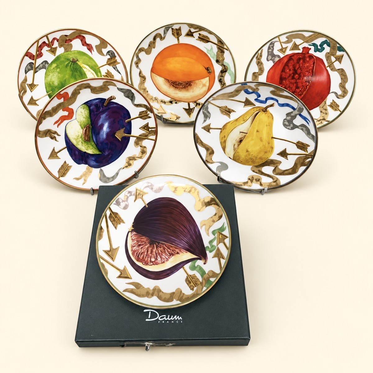 Hilton MC CONNICO pour DAUM : 6 assiettes à dessert « Les flèches perdues de Guillaume Tell »