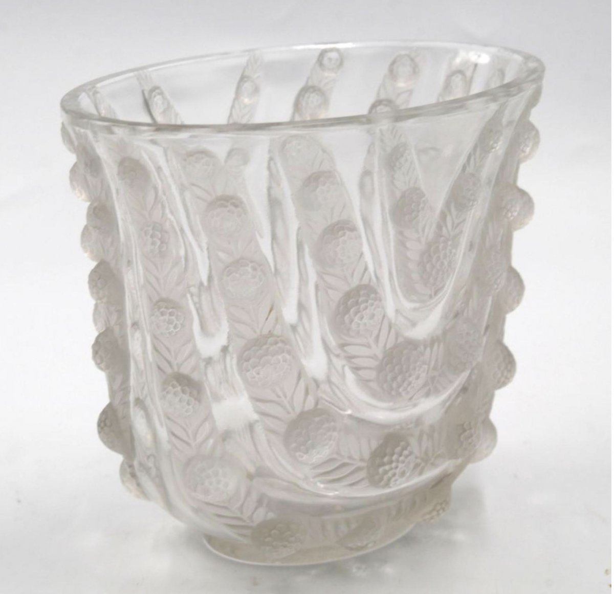 R LALIQUE France, Vase  "Vichy "