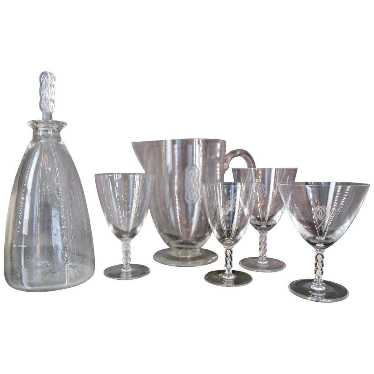 Lalique France, Suite de verres "Guebwiller" 37 Pieces, 1 broc, 1 Carafe