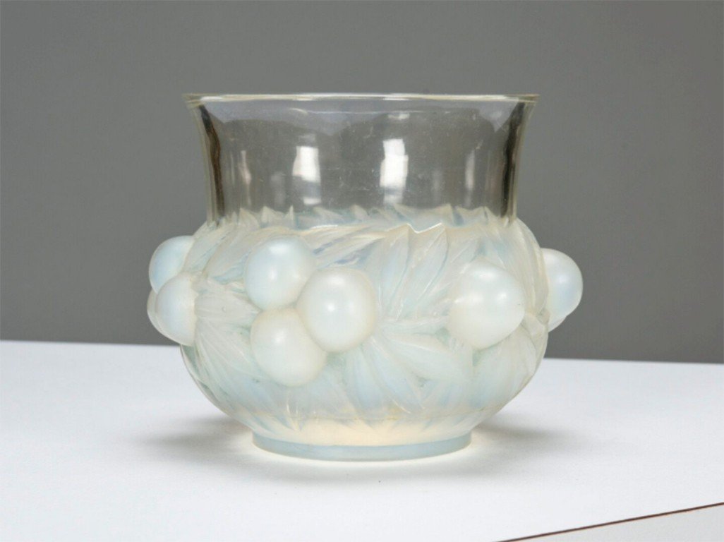 René Lalique: Vase “prunes” Opalescent-photo-3