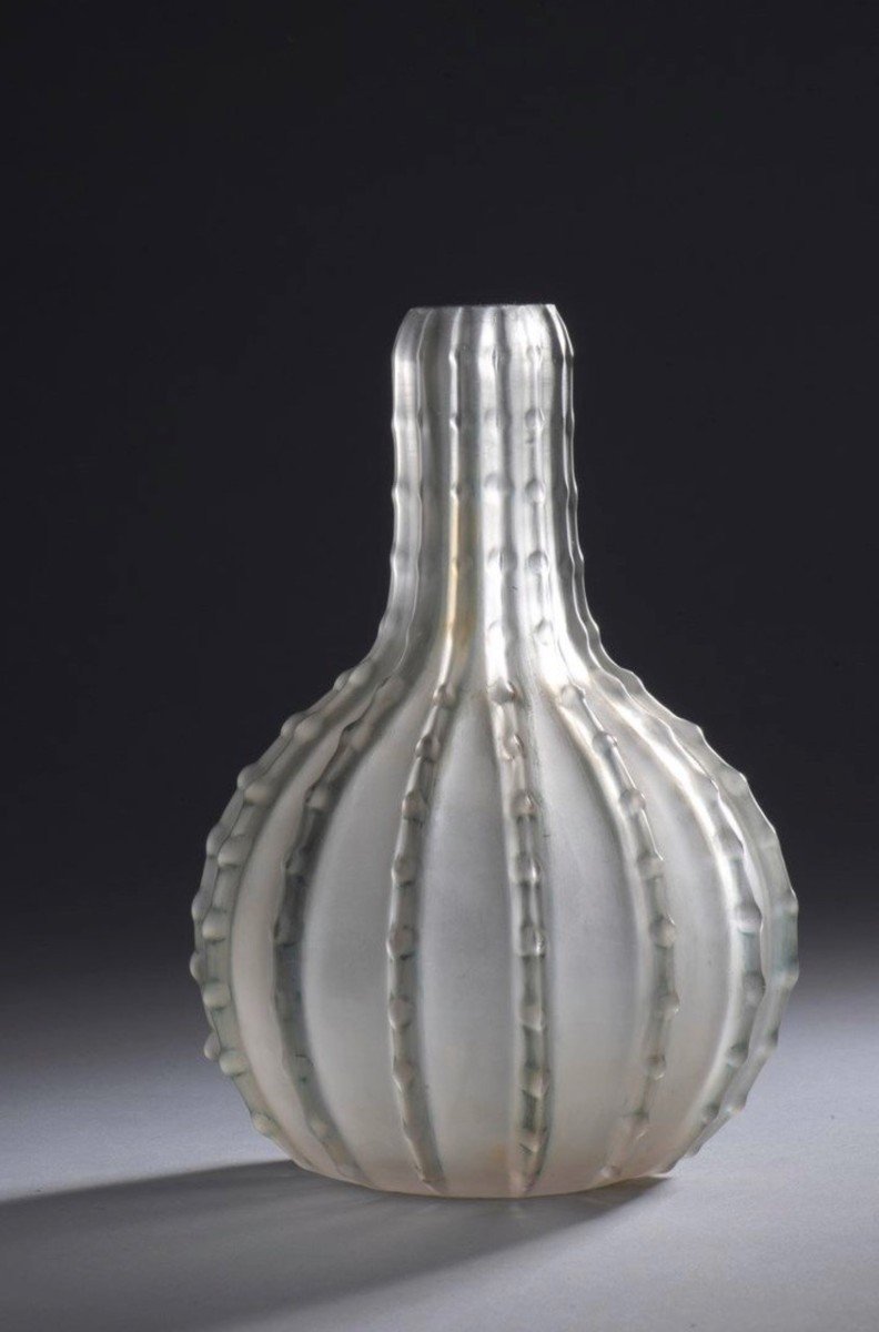 René Lalique: “serrated” Vase 1912-photo-1