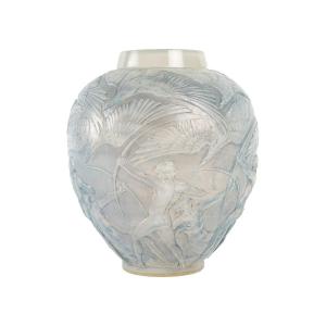 René LALIQUE : Vase "ARCHERS" Opalescent