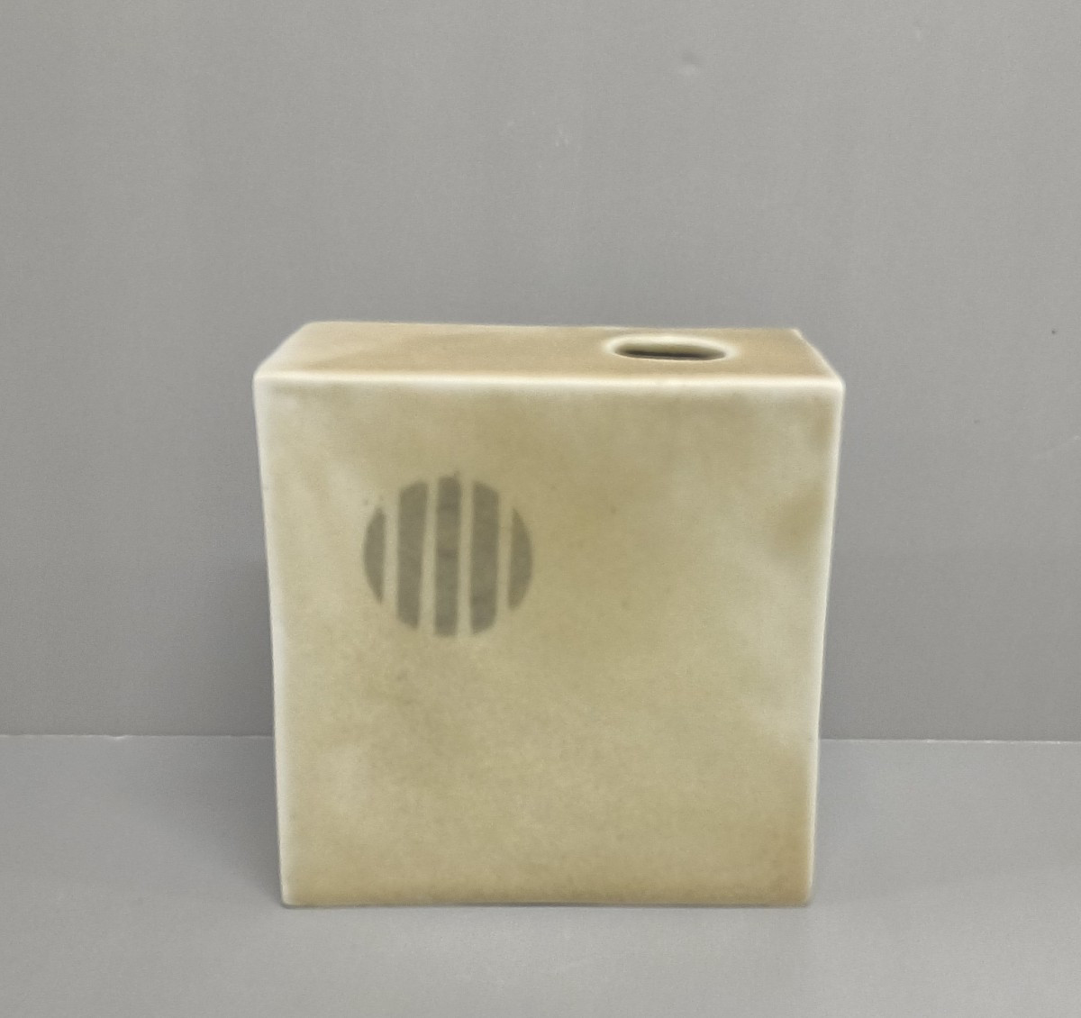 Tim Orr - Vase Quadrangulaire En Porcelaine à Décor Abstrait