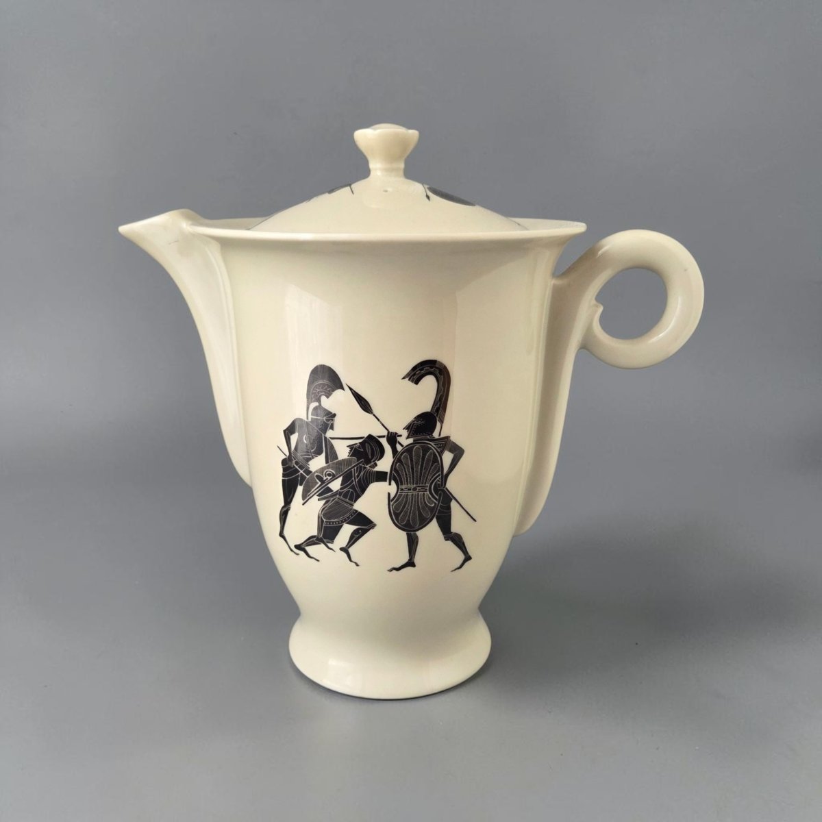 Louis-Robert Mallet - Théière en porcelaine d'Haviland à décor inspiré de la Grèce antique