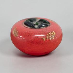 Fruit stylisé kaki ou tomate  en verre soufflé, vers 1930