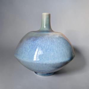 Pierre Devie - Porcelaine à couverte bleu clair de lune sur céladon