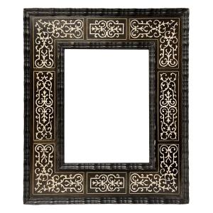 Cadre en bois noirci et marqueterie — 23,7 x 18 cm — Réf.PC0094M1 (Paire PC0095M1)