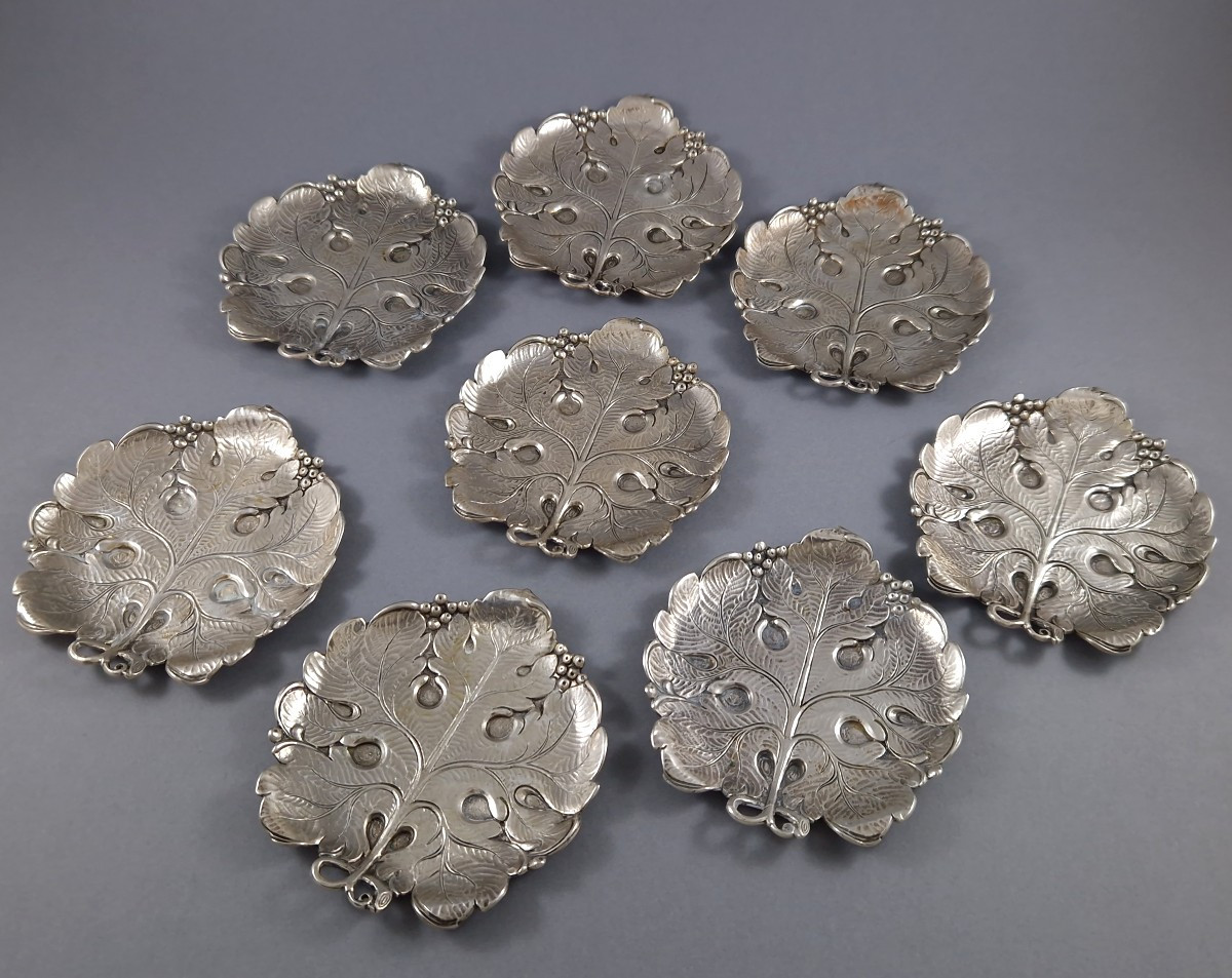 8 coupelles Art Nouveau en argent massif
